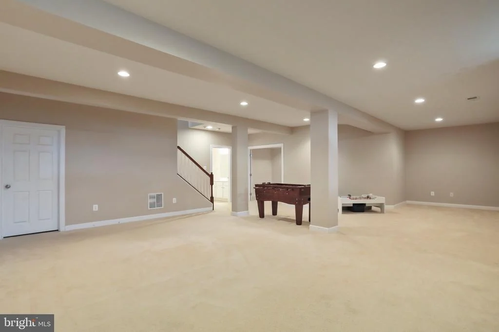 Photo of 10138 ROULETTE DRIVE