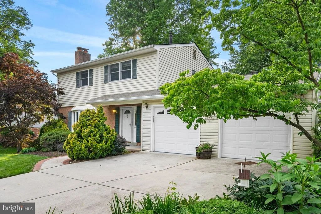 Photo of 8522 FAIRBURN DRIVE