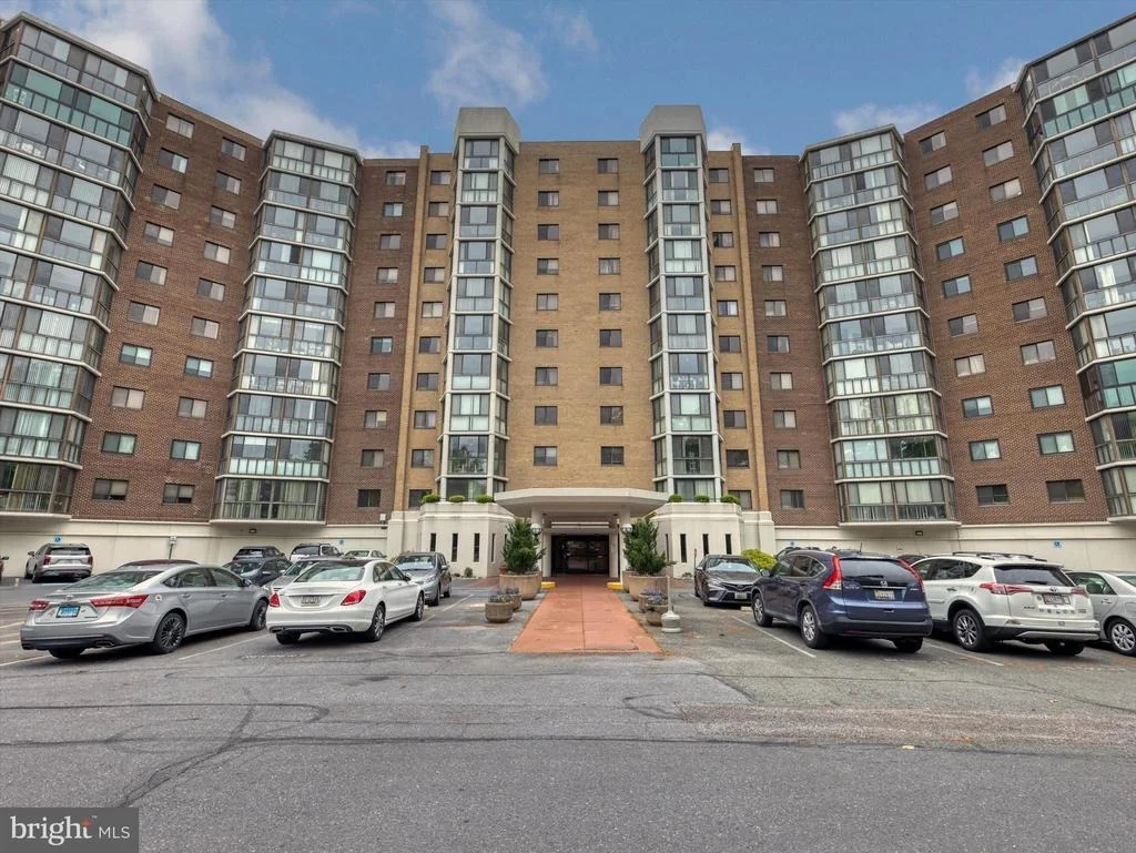 Photo of Unit 31012 at 15115 INTERLACHEN DRIVE
