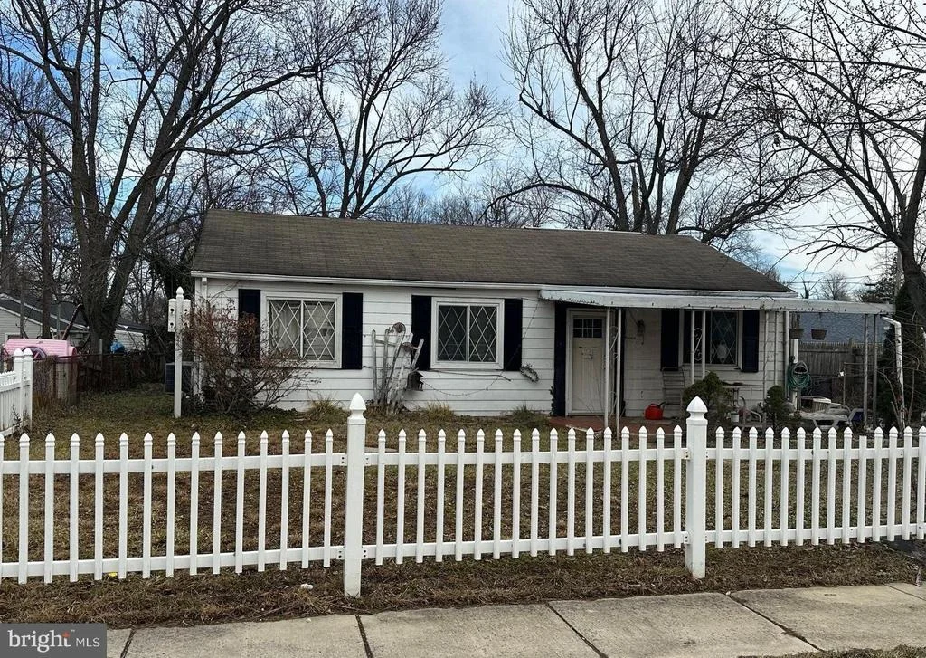 Photo of 1702 MANNING ROAD