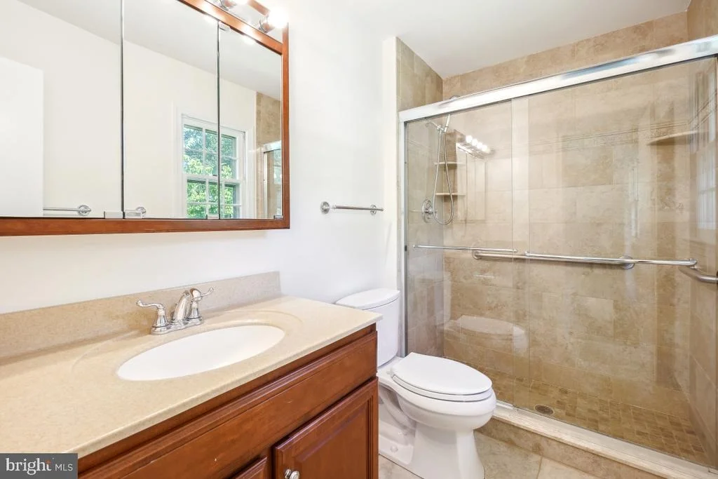 Photo of 882 DIAMOND DRIVE