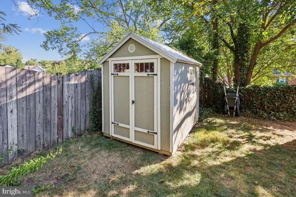 Photo of 1501 CREST ROAD
