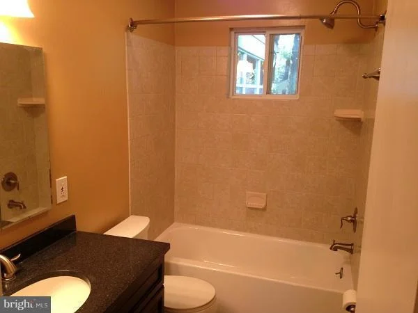 Photo of 5522 QUEENSBERRY AVENUE