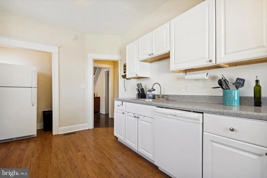 Photo of 607 ALDERSHOT ROAD