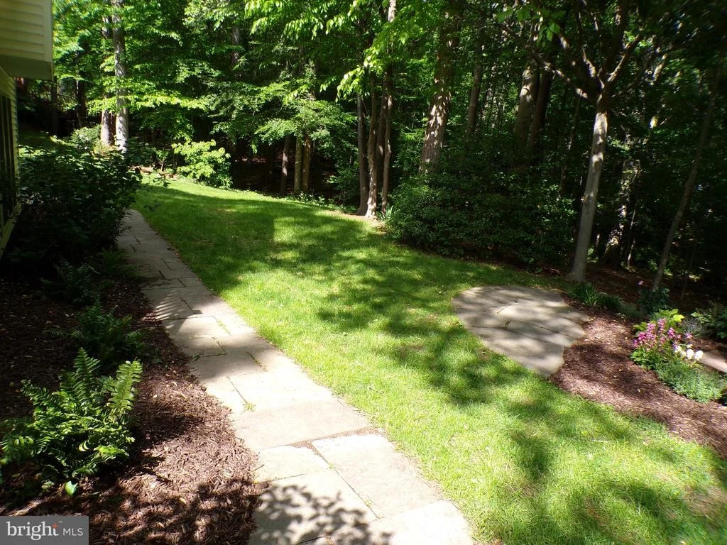 Photo of 9241 NORTHEDGE DRIVE