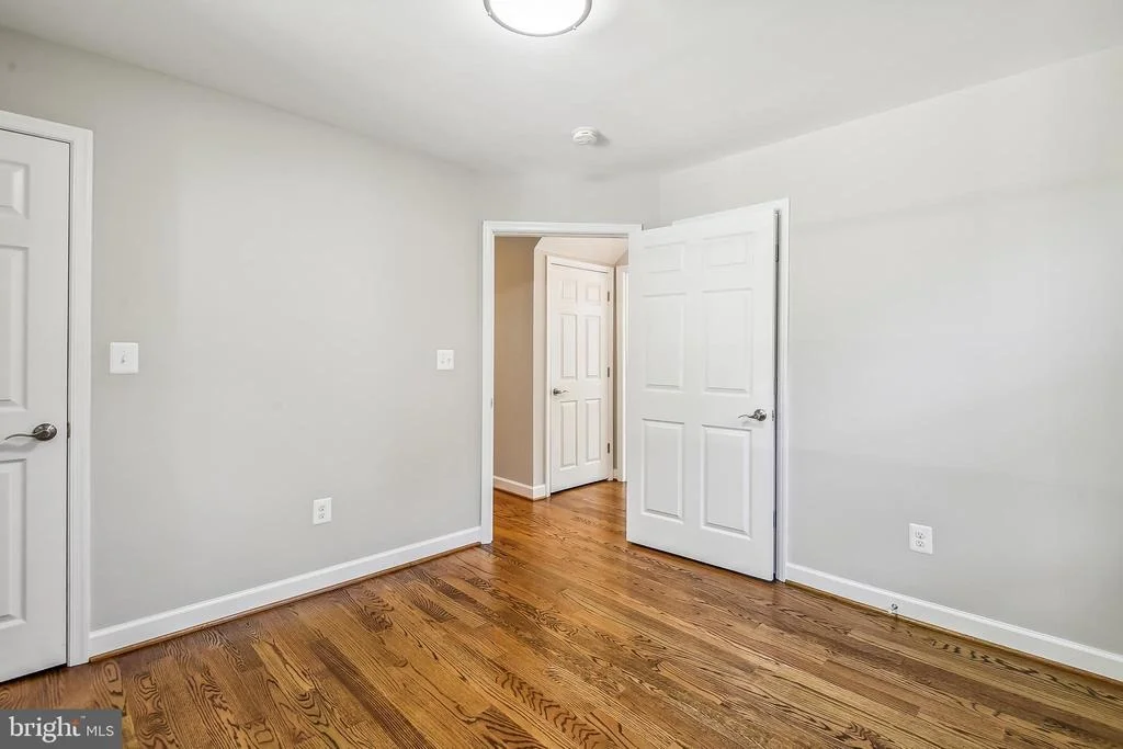 Photo of 3033 WAYNE ROAD