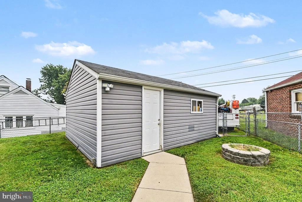 Photo of 3167 BAYBRIAR ROAD