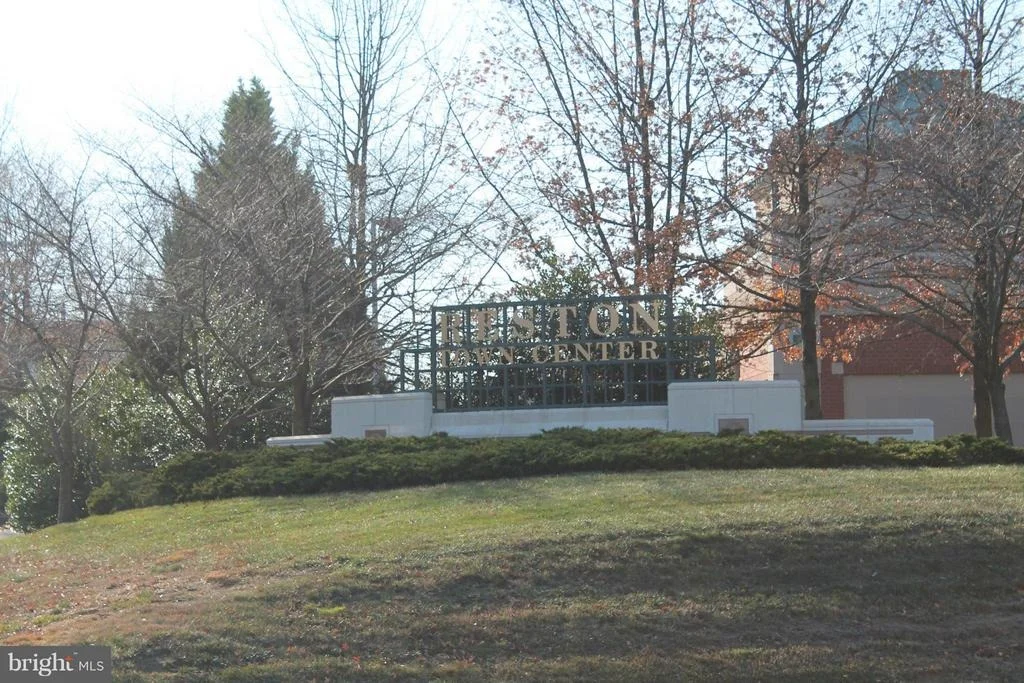 Photo of Unit 12B at 1400 NORTHGATE SQUARE