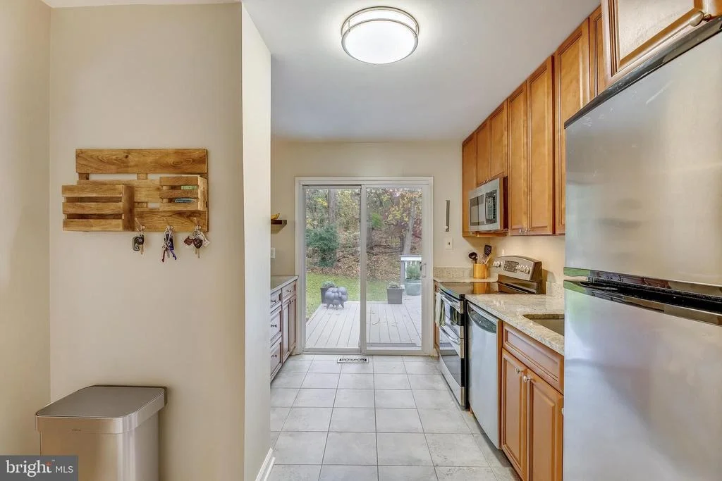 Photo of 10105 MEREDITH AVENUE