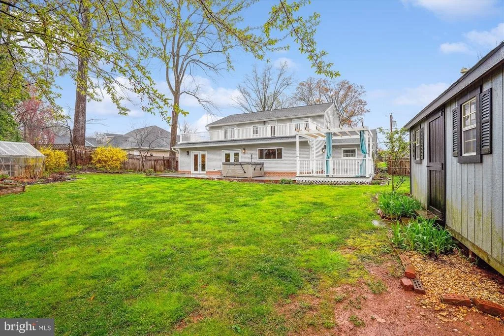 Photo of 5514 INVERCHAPEL ROAD