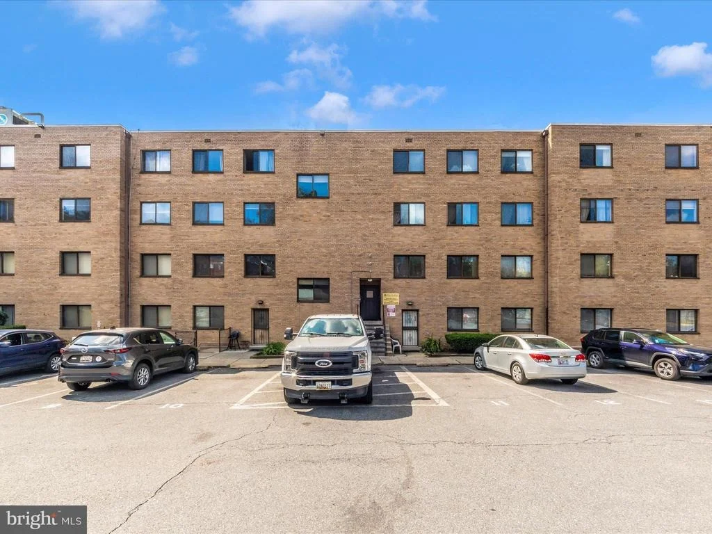 Photo of Unit 417 at 8601 MANCHESTER ROAD