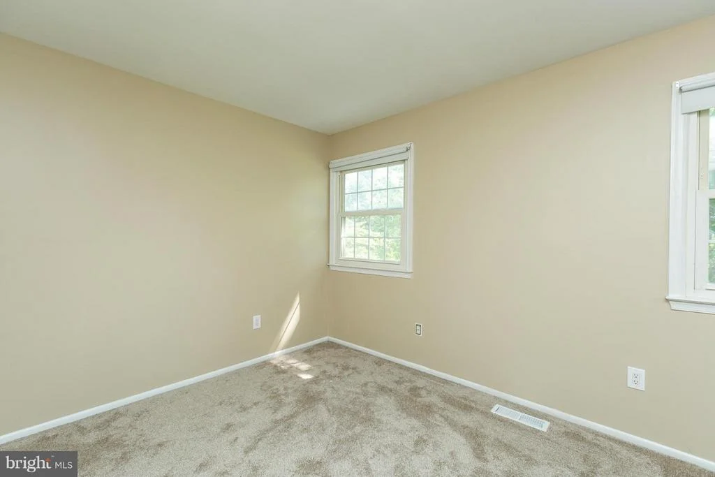 Photo of 18516 ROLLING ACRES WAY