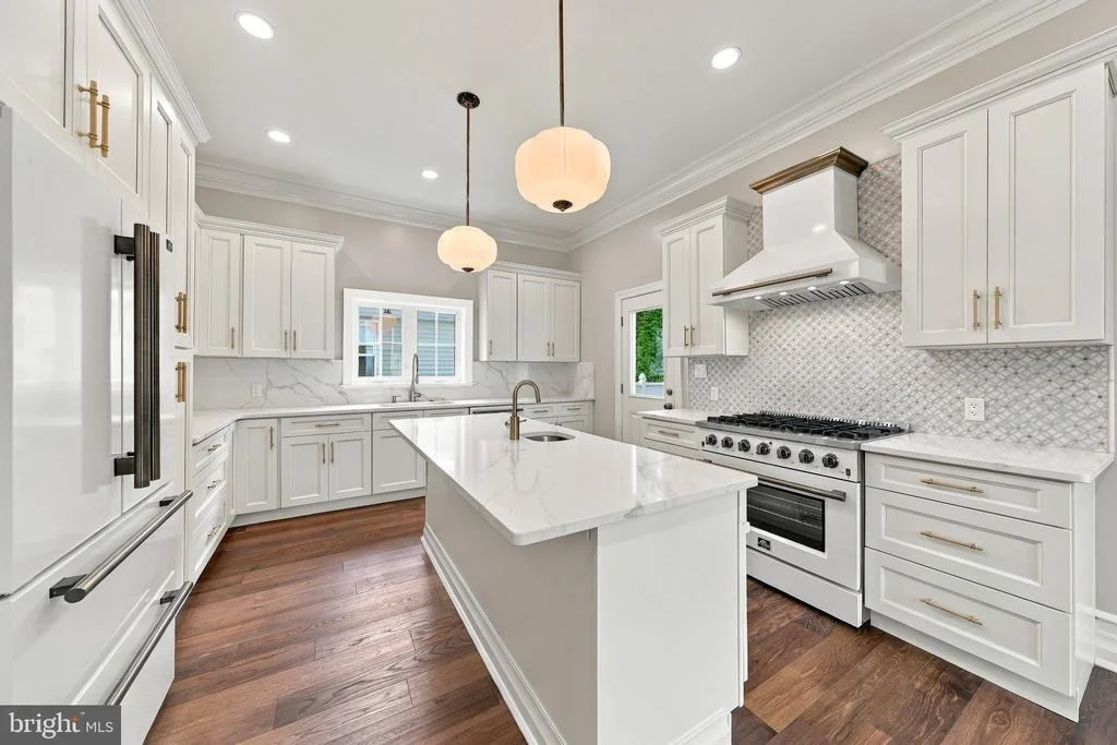 Photo of 230 E SUMMIT AVENUE