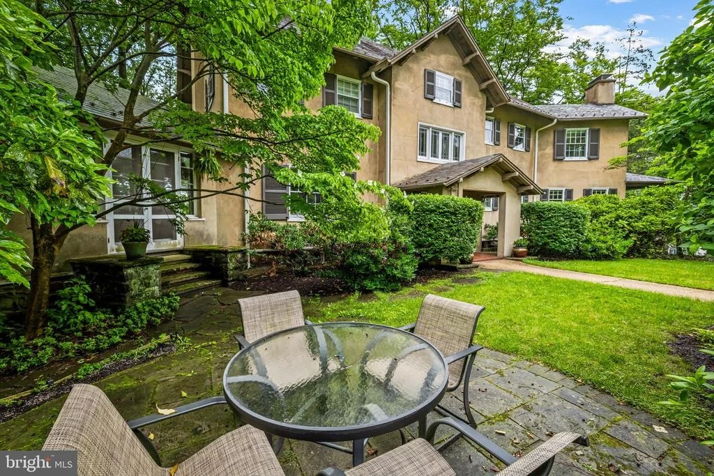 Photo of 222 LONGWOOD ROAD