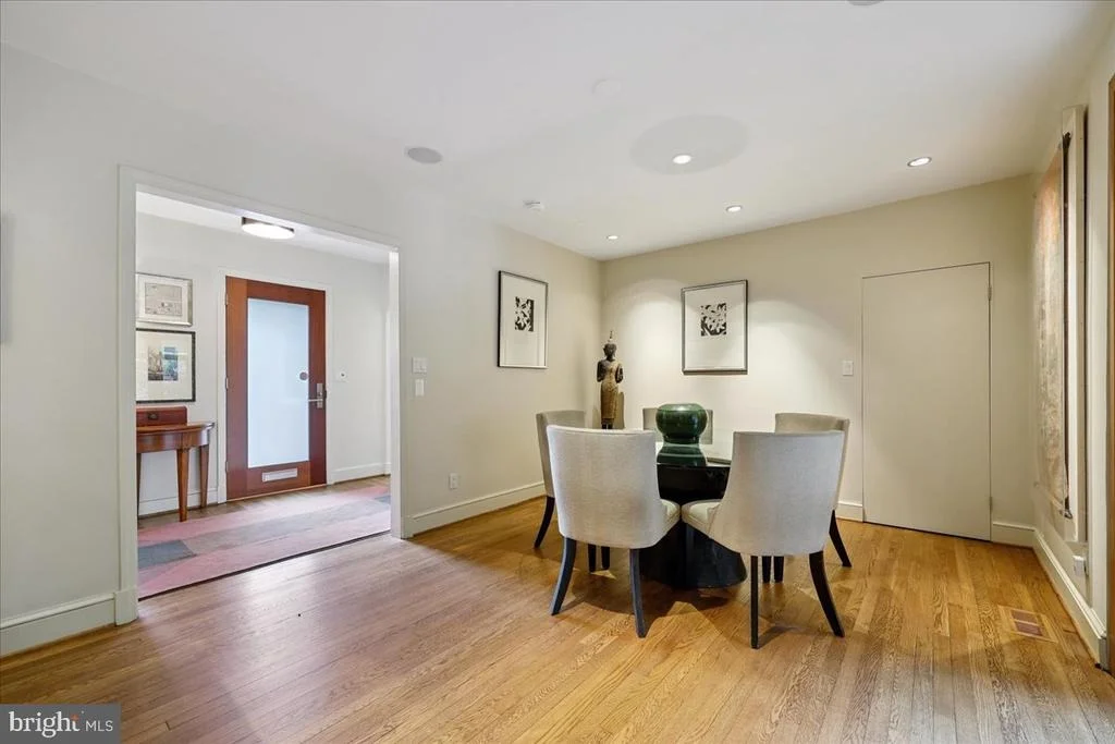 Photo of 1212 WOODSIDE PARKWAY