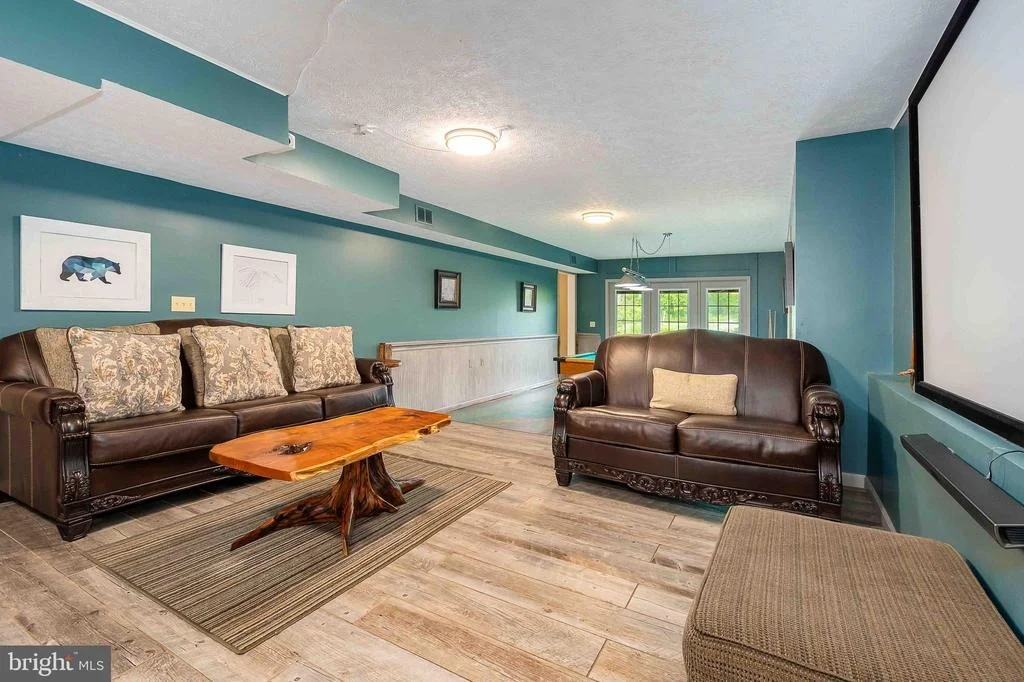 Photo of 305 LAKE POINTE DRIVE