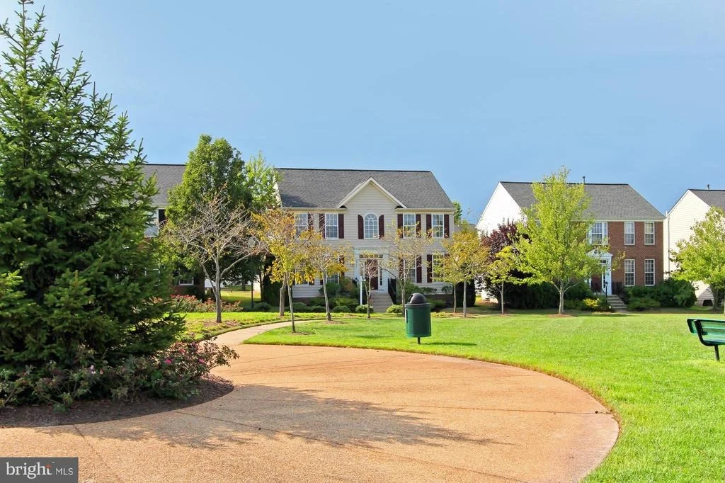 Photo of 6715 SELBOURNE LANE