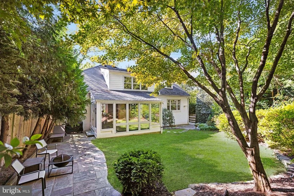 Photo of 4555 W STREET NW
