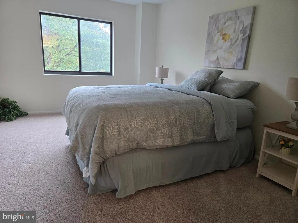 Photo of Unit 2321 at 15107 INTERLACHEN DRIVE