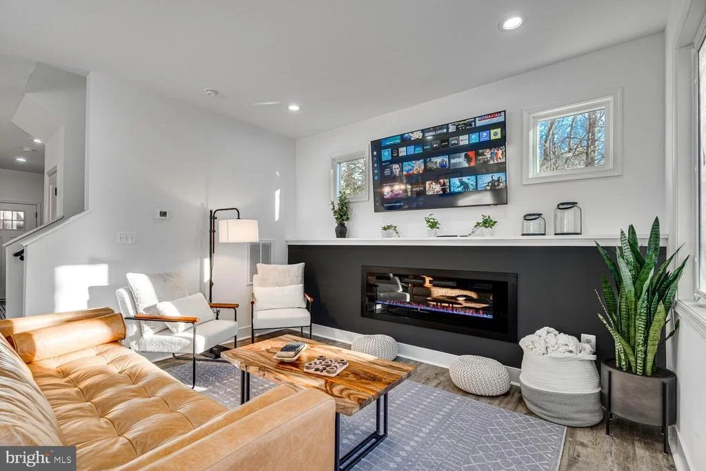Photo of 1355 GREENVIEW DRIVE
