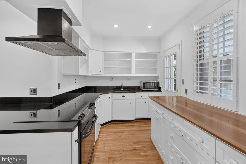 Photo of 8201 LARRY PLACE
