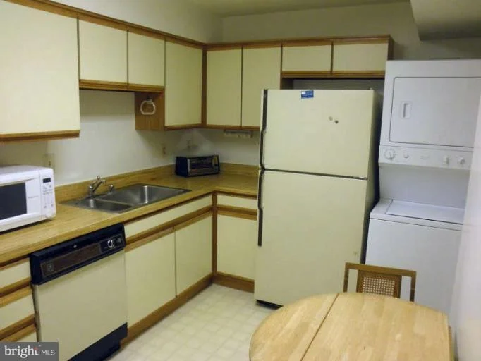 Photo of Unit 5607 at 3330 LEISURE WORLD BOULEVARD