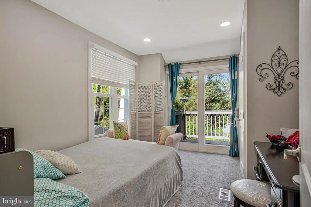 Photo of 4912 MARINERS DRIVE