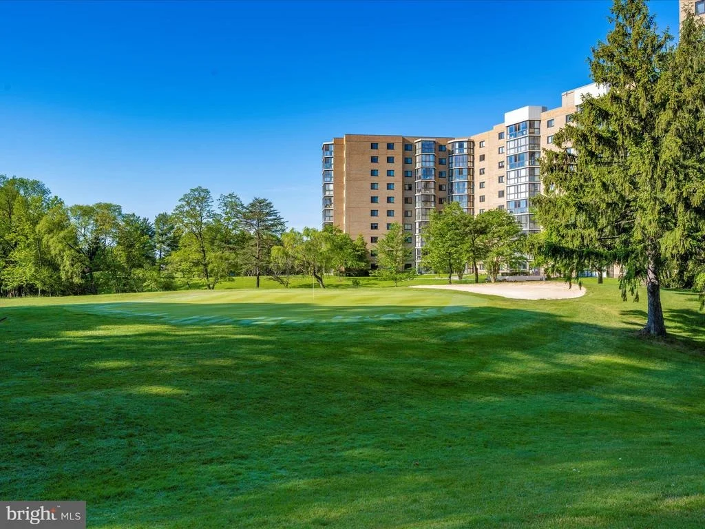 Photo of Unit 402 at 14809 PENNFIELD CIRCLE