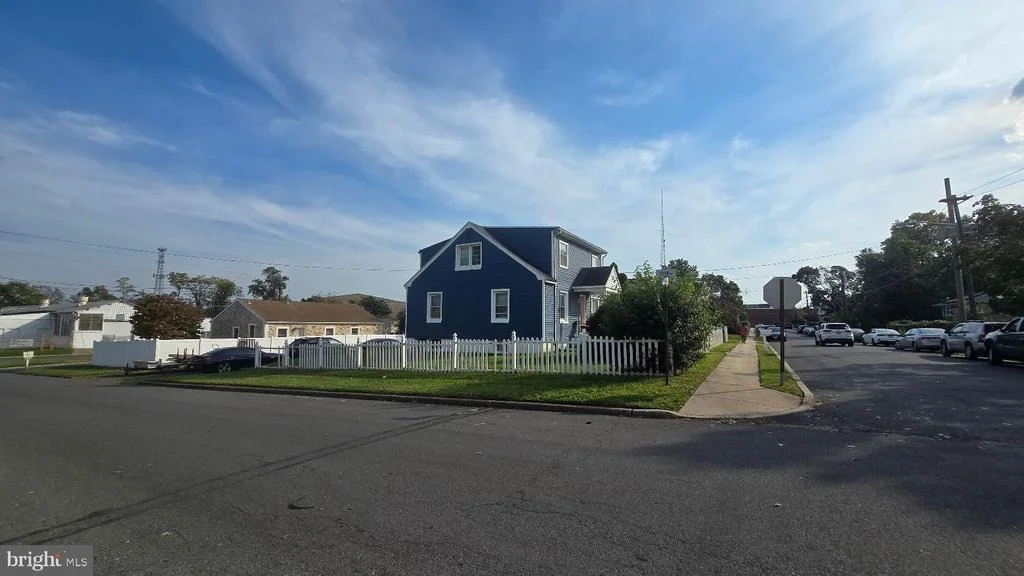 Photo of 140 ROBBINS AVENUE