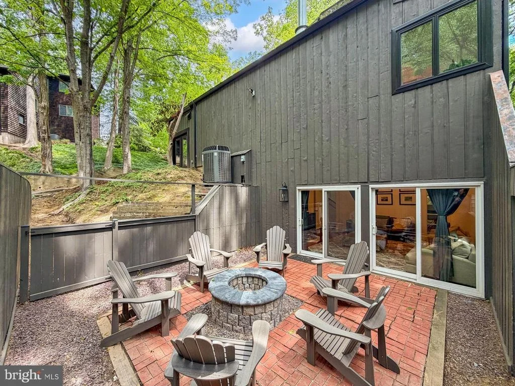 Photo of 2603 KLINGLE ROAD NW