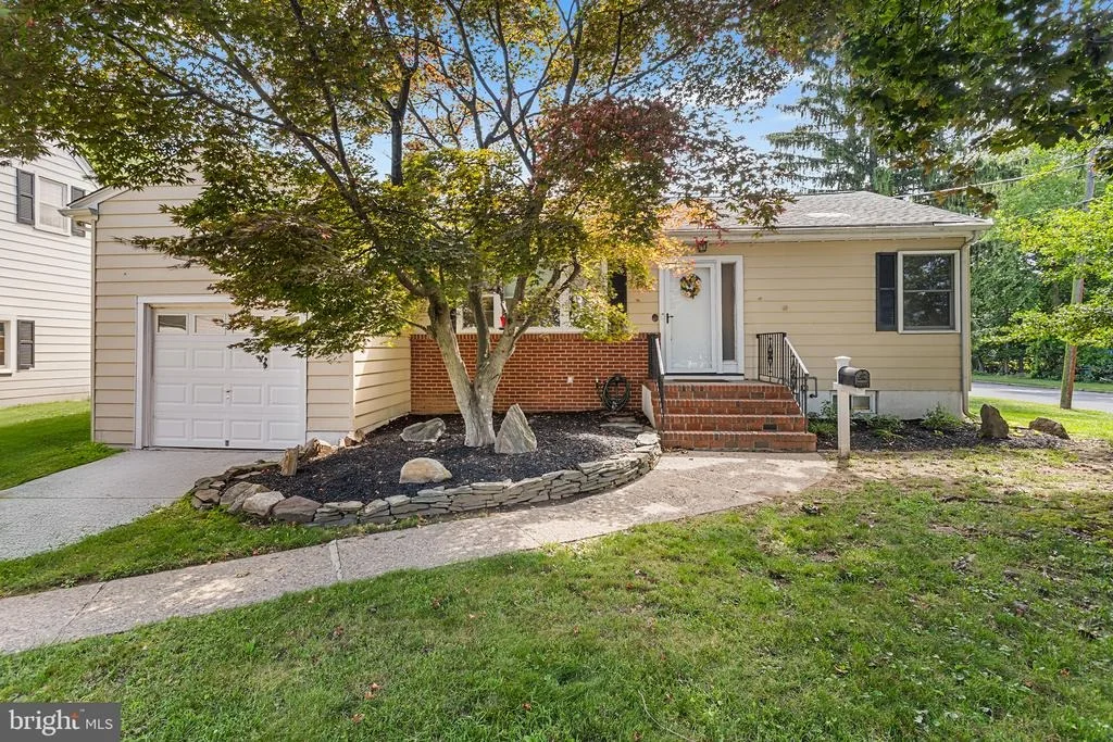 Photo of 600 MAPLE
