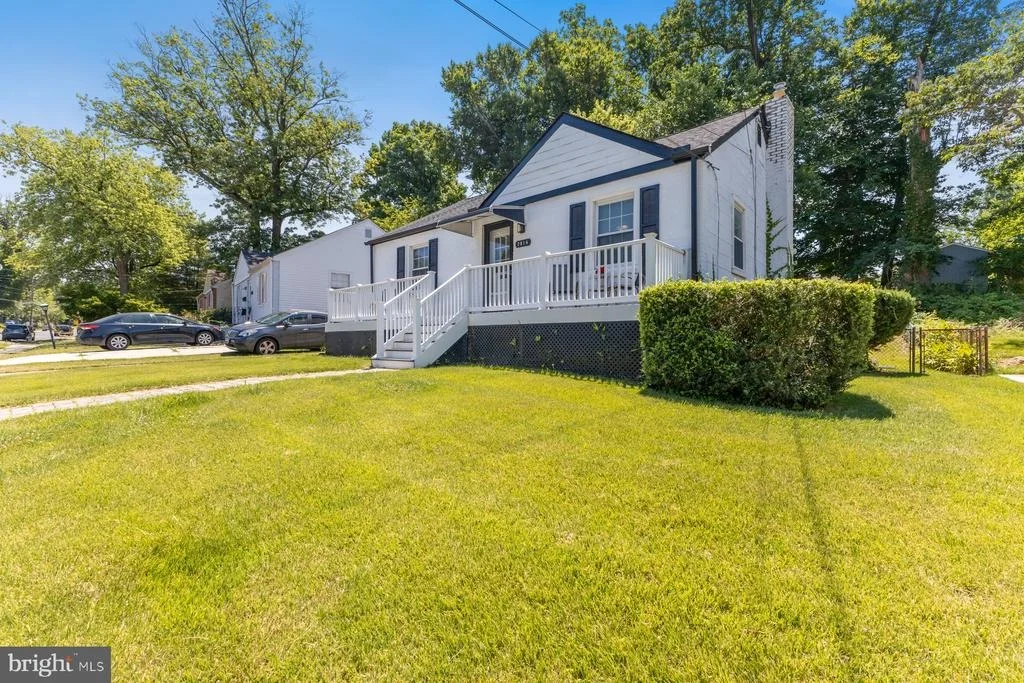 Photo of 2814 PARKER AVENUE