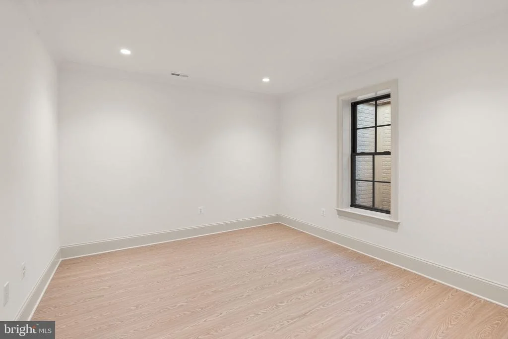 Photo of 1223 SOMERSET DRIVE