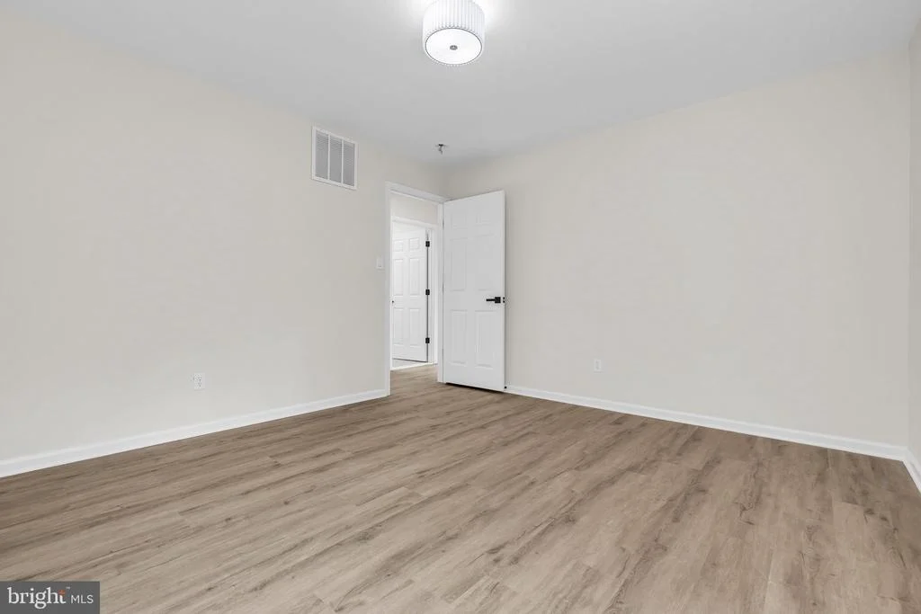 Photo of 1055 HUNTINGDON DRIVE