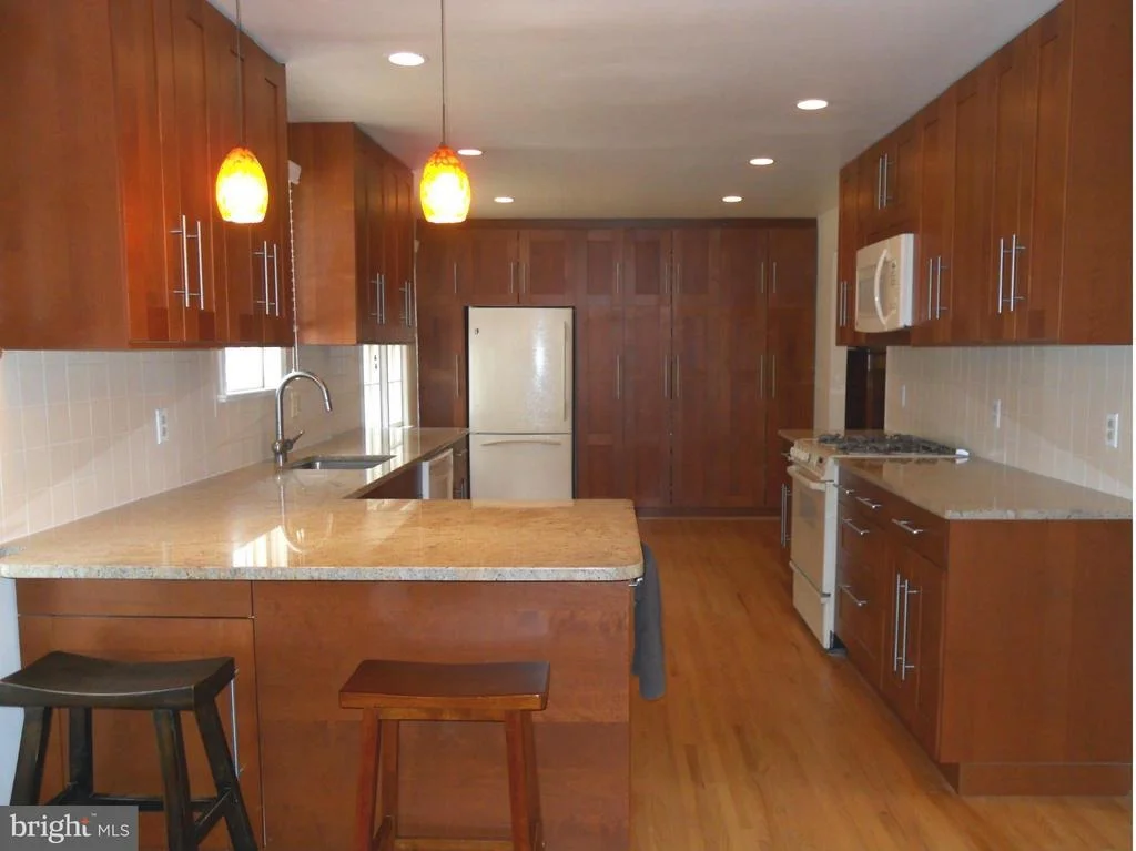 Photo of 1805 QUEENSGUARD ROAD
