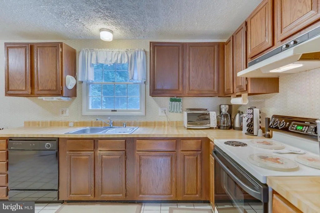 Photo of 112 APPLEGATE DRIVE