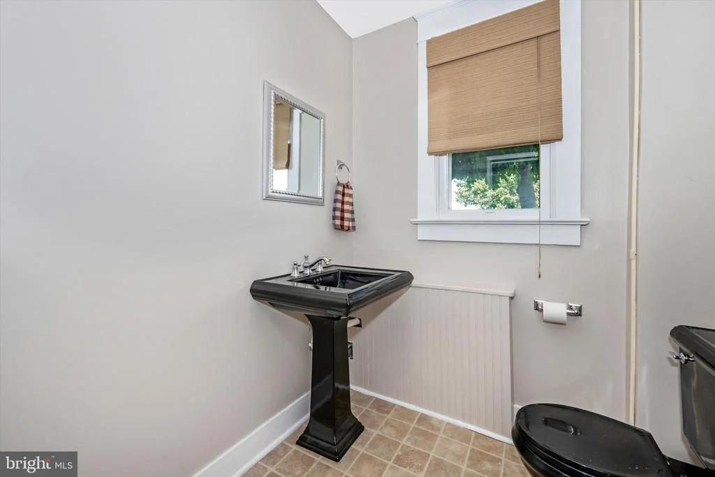 Photo of 323 W 7TH STREET