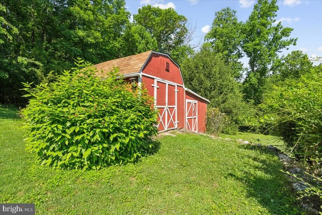 Photo of 6347 DAVIS ROAD