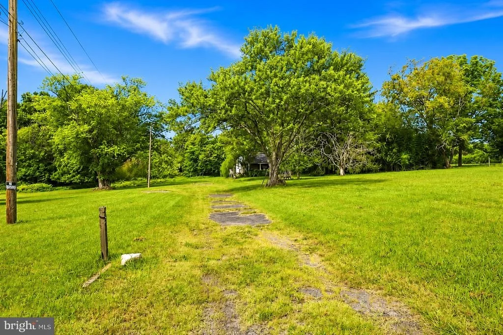 Photo of 5904 MUNCASTER MILL ROAD