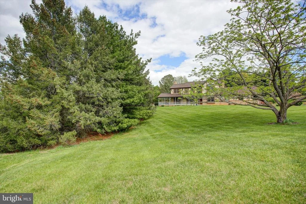 Photo of 8001 MAPLEVILLE ROAD