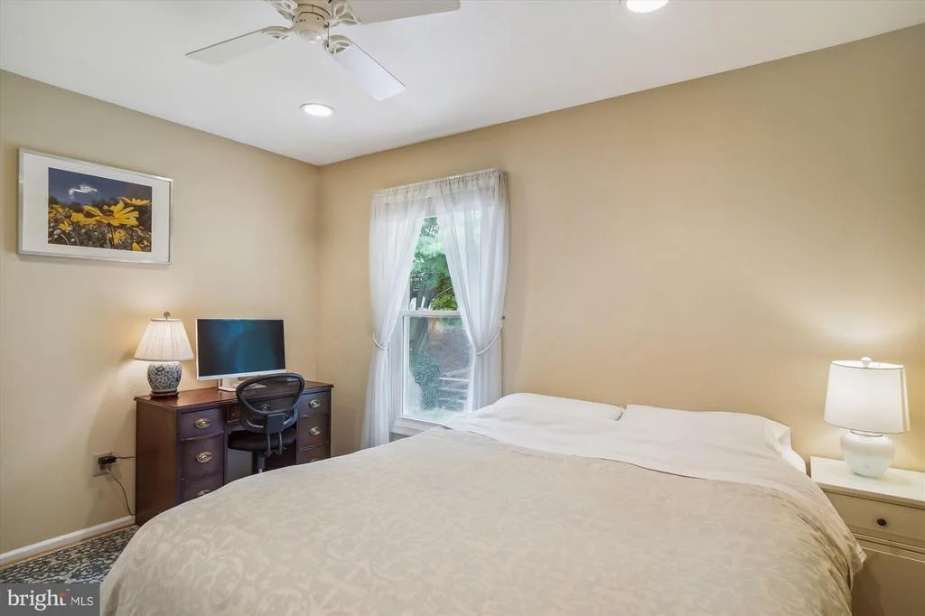 Photo of 2427 HENSLOWE DRIVE