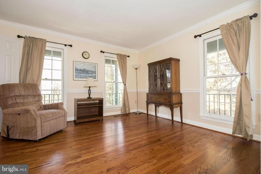 Photo of 9417 THORNEDIKE DRIVE
