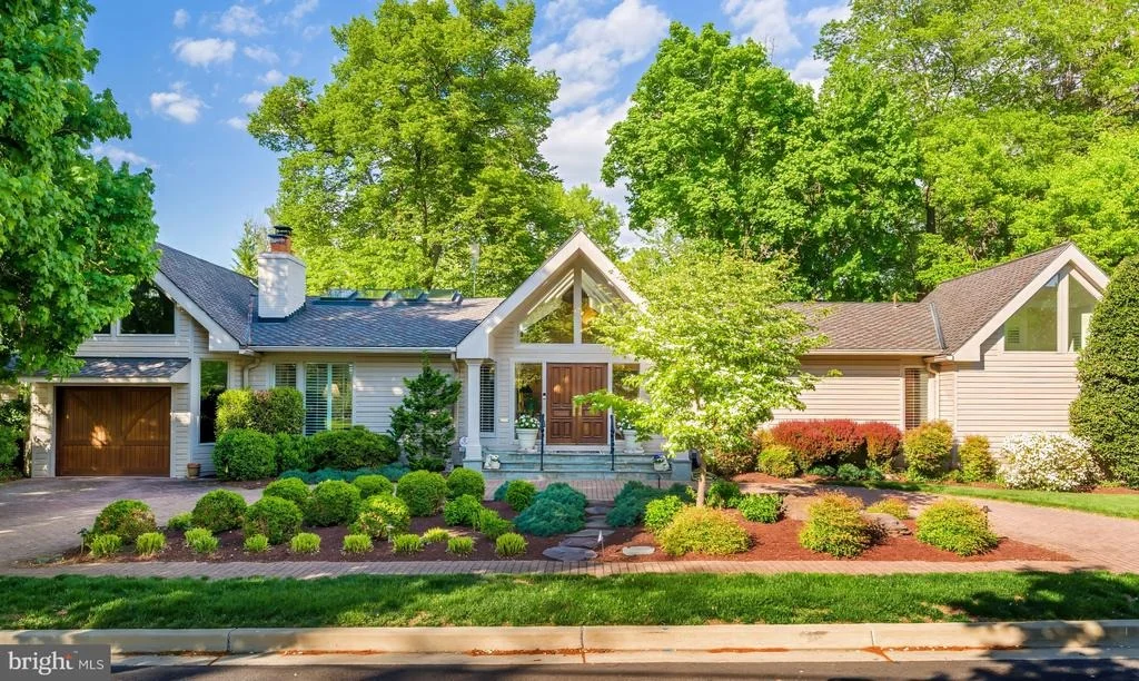 Photo of 4015 LAIRD PLACE