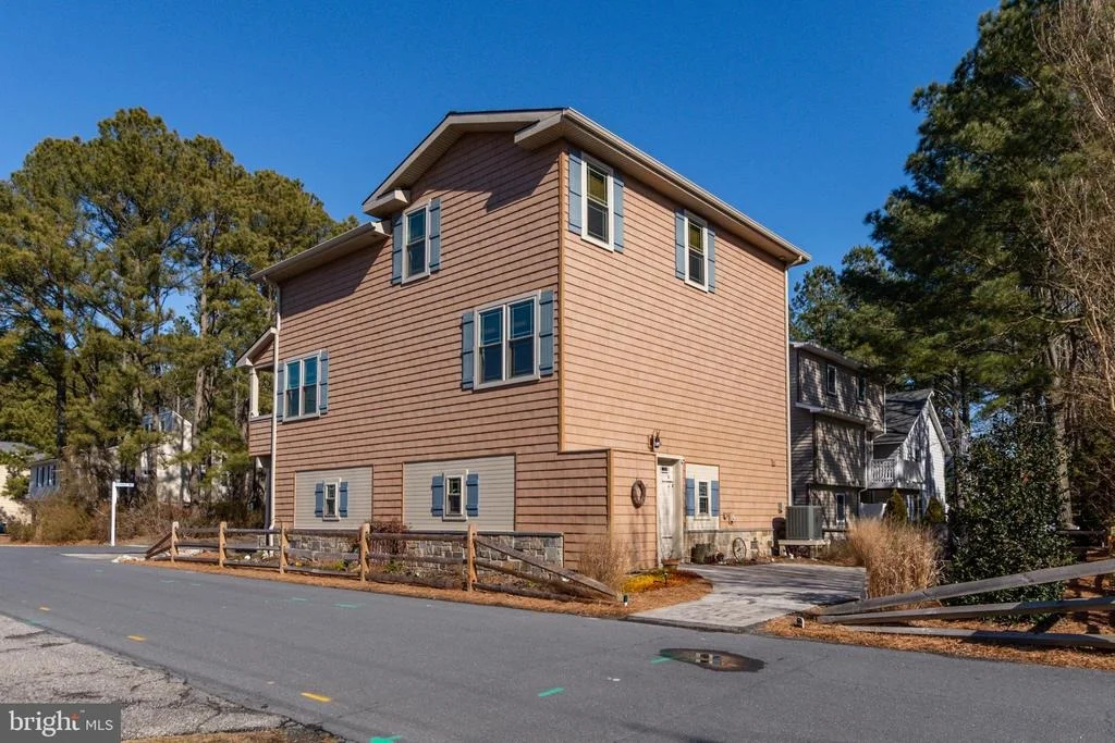 Photo of 144 ELIZABETH WAY