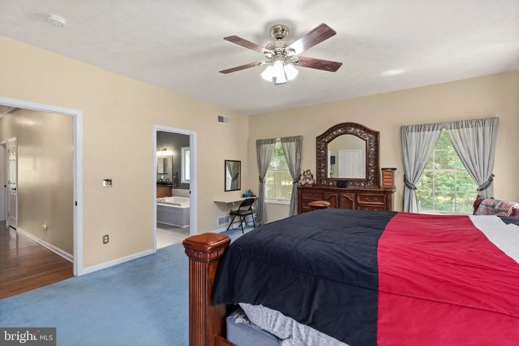 Photo of 32 HAMILTON