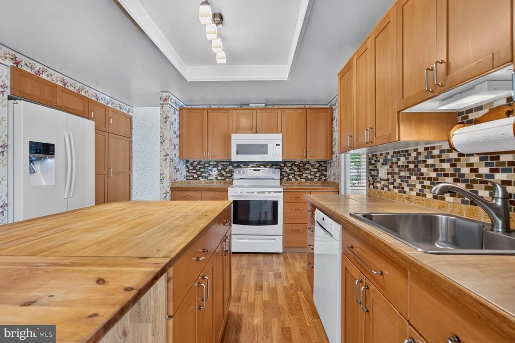 Photo of 323 AVONDALE DRIVE