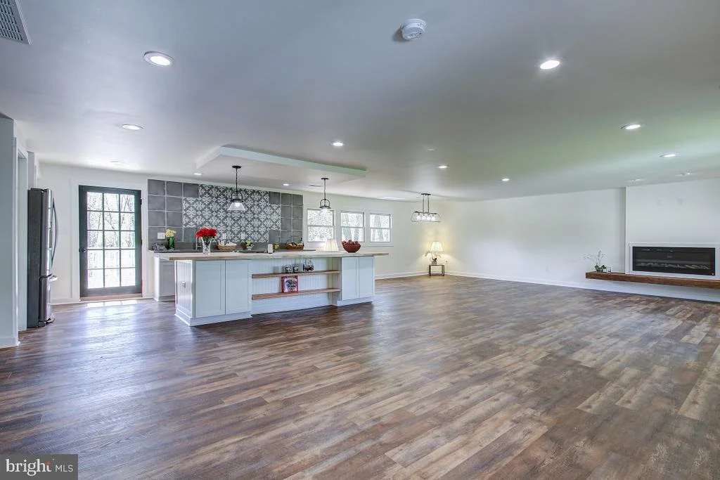 Photo of 8022 BOLIVAR ROAD