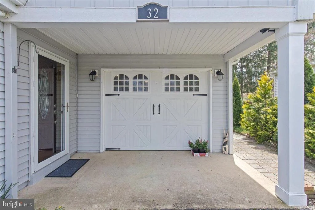 Photo of 32 BUCKINGHAM DRIVE