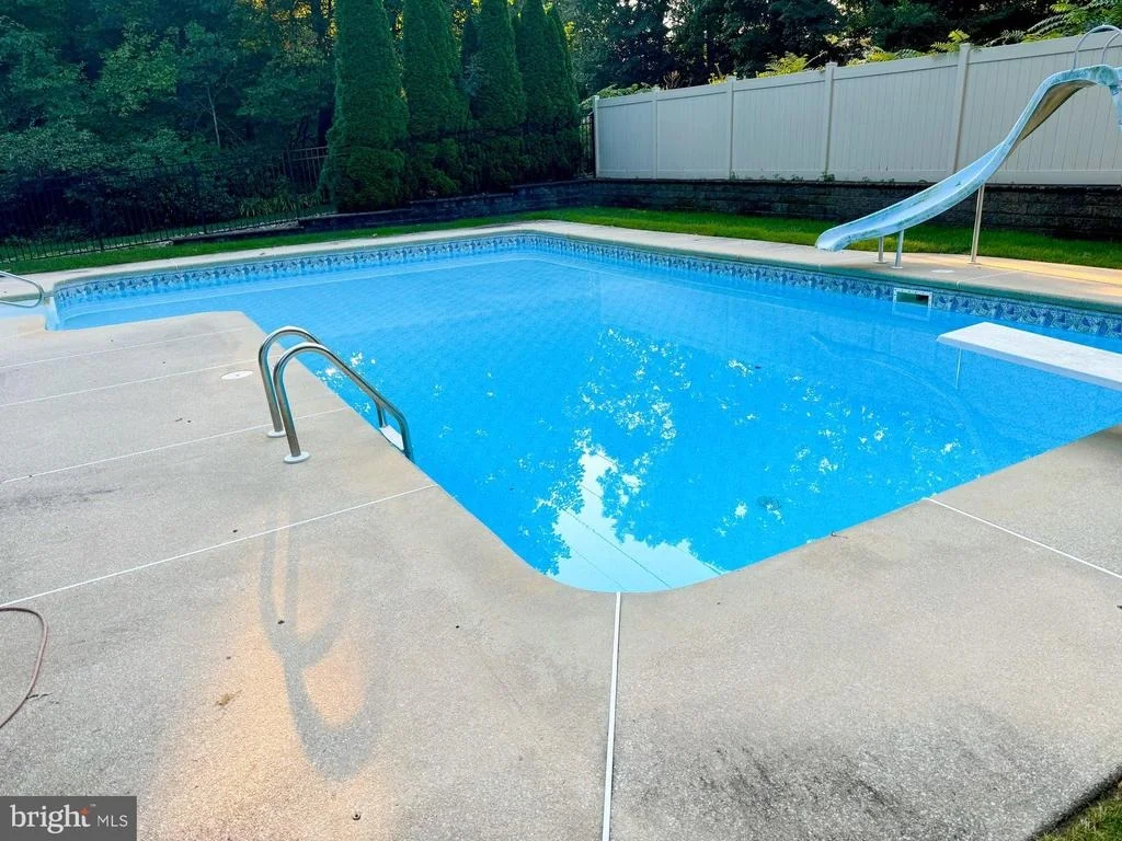 Photo of 73 COLONIAL TERR