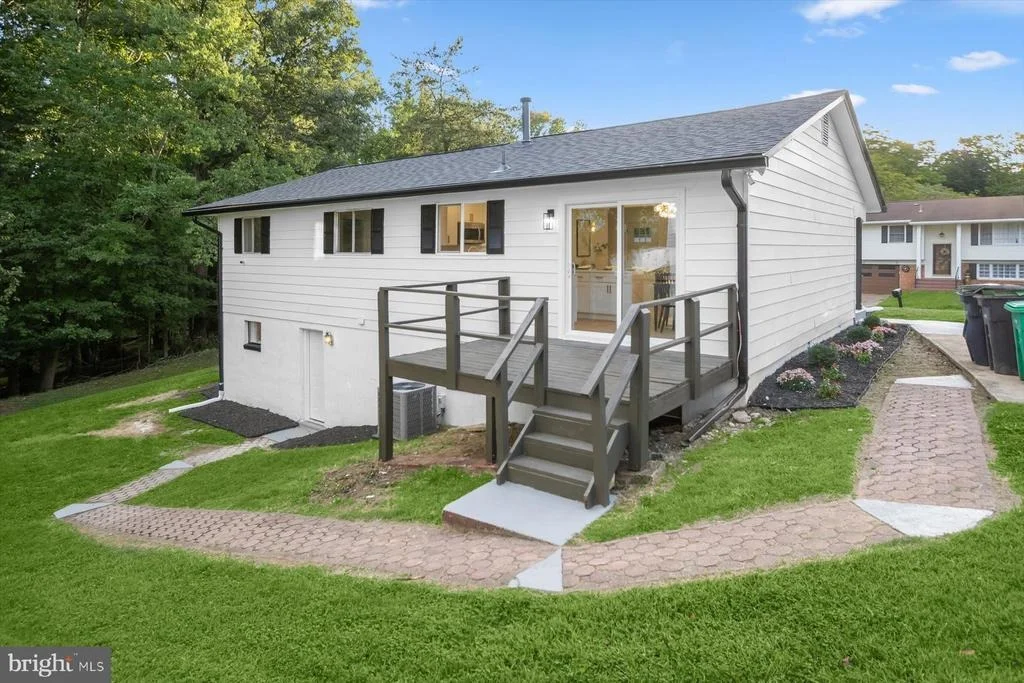 Photo of 5918 SOUTHGATE DRIVE
